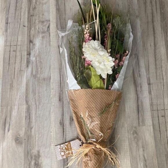 Naturally Brand Beautiful Dried Flower Arrangement - Picture 6 of 6